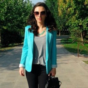 NWOT HM turquoise blazer fits size 00-2